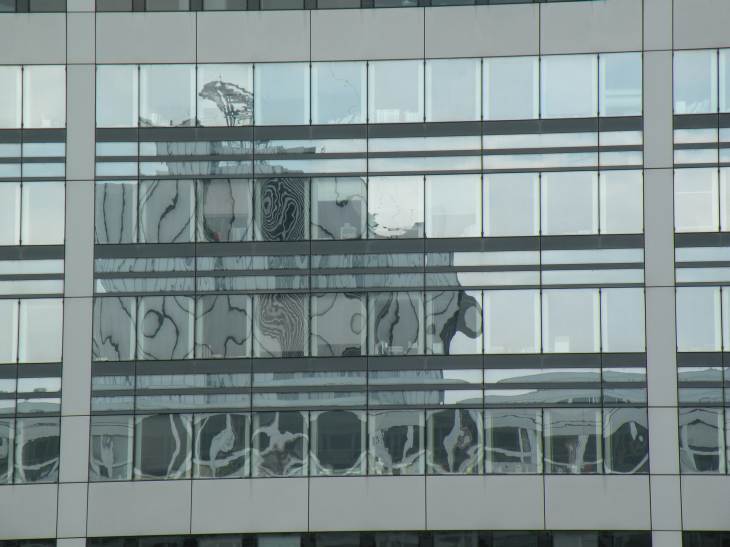  reflets dans immeuble miroir
